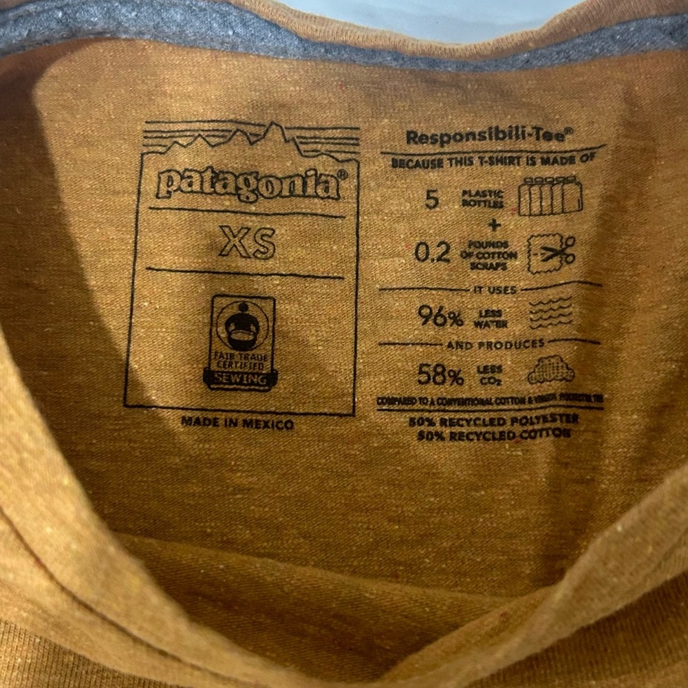 Patagonia responsibili-tee shirt, size xs